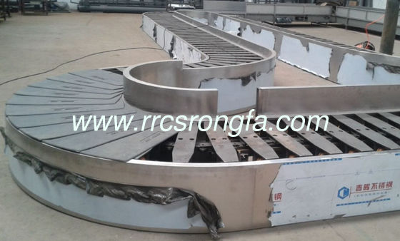 Baggage reclaim carousel. flat carousel. flat plate carousel. plane baggage carousel. horizaontal claim conveyor