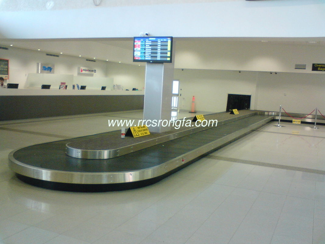 Baggage reclaim carousel, flat carousel. overlapping slat  flat carousel. plane baggage carousel